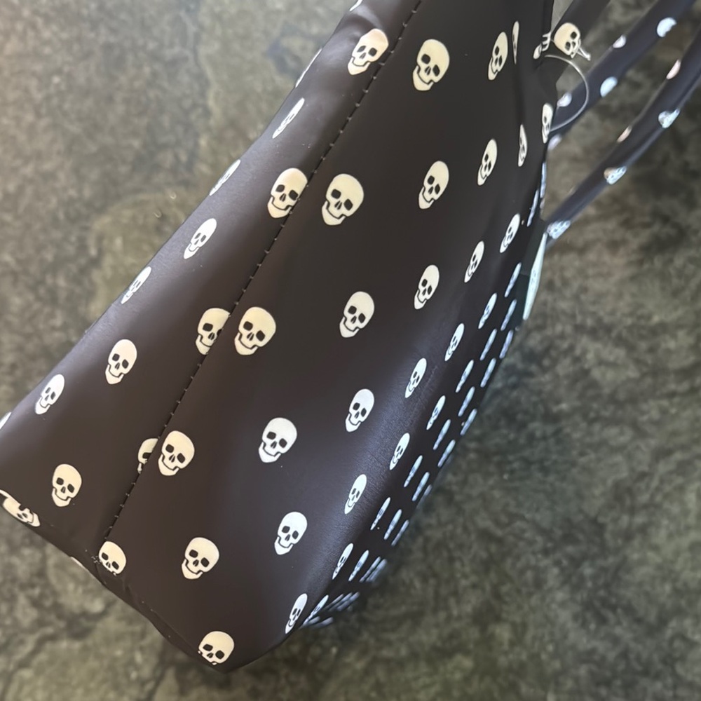 Betsey Johnson Black Skull Print Tote Bag - Picture 2 of 12